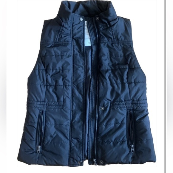 American Rag Tops - Black vest​​​​